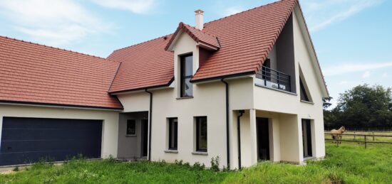 Maisons à toits rouges