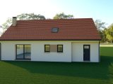 Maison contemporaine avec son toit rouge, 96m² avec garage  Maisons Les Naturelles